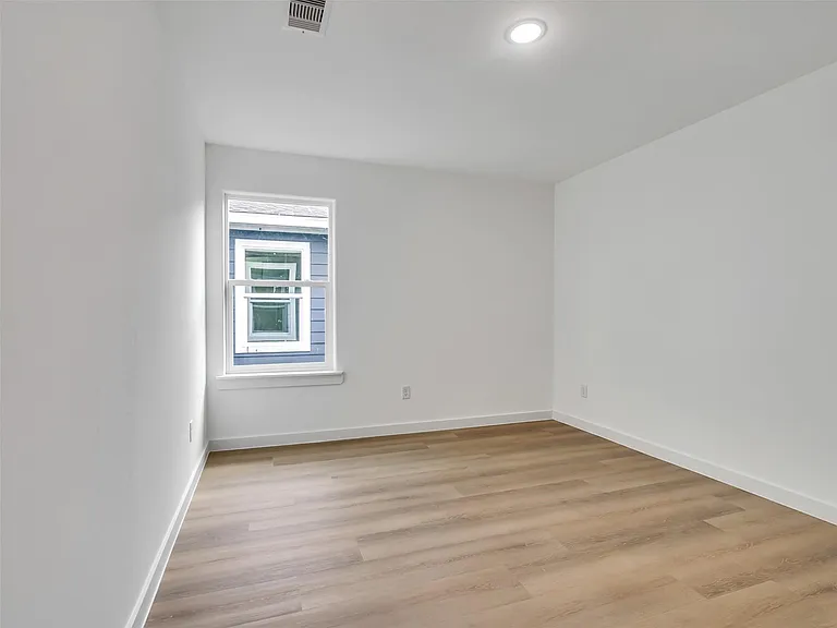 8102 Crestview #B — Photo 11
