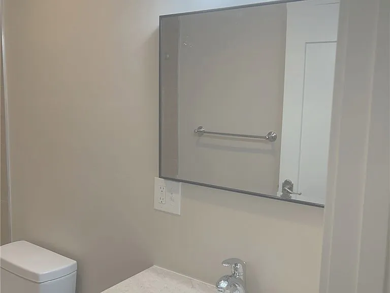 628 W 59th Pl — Photo 11