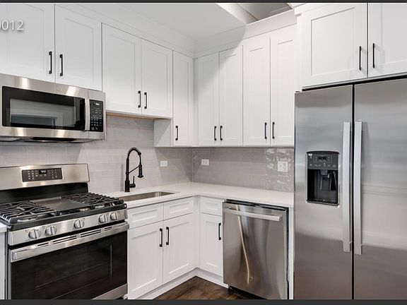 3rd image of 7641 S Luella Ave