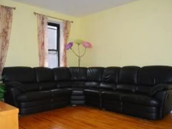 2229 Knapp Street image 1 of 5