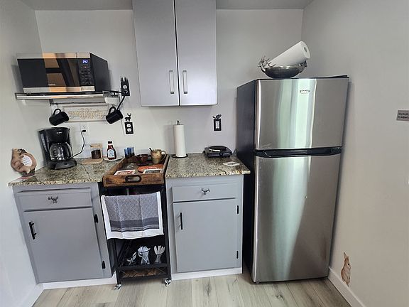 4th image of 7180 Breslin Ln #B