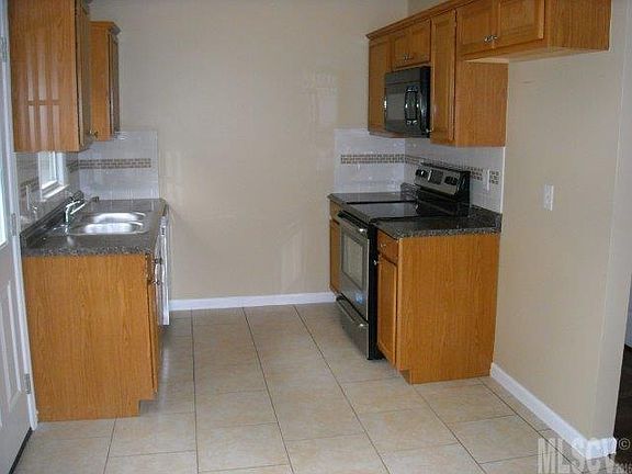 4th image of 721 E F St