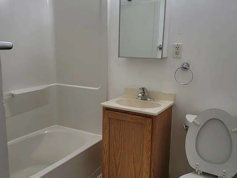 625A Chesapeake St SE #205 — Photo 12