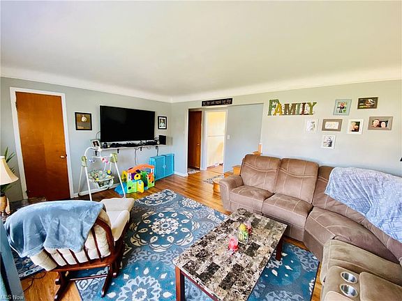 5th image of 29378 Woodway Dr