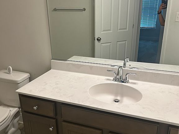 4th image of 15216 Dunton Ave