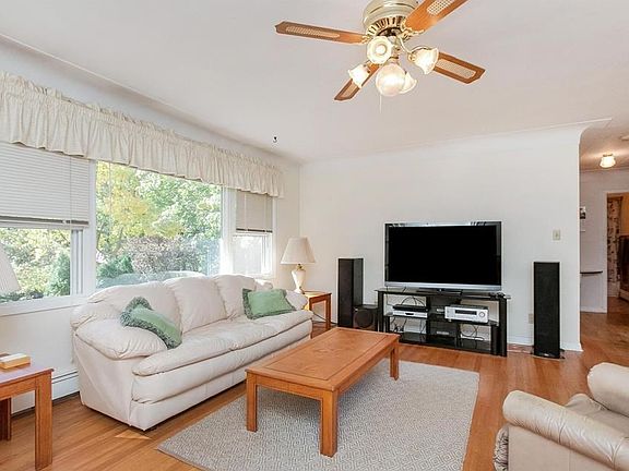 4th image of 2228 Glenwood Dr NW
