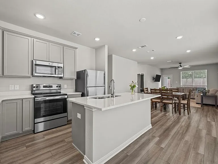 1613 Elise Ave — Photo 3