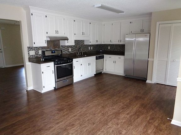 5th image of 404 Waverly Forest Ct