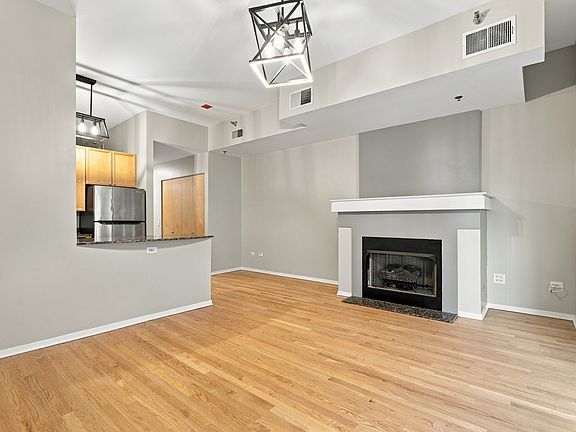 4th image of 1201 W Adams St APT 510