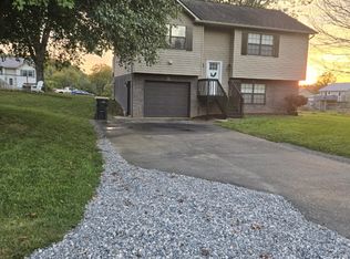 112 Kings Mountain Ct, Johnson City, TN 37604