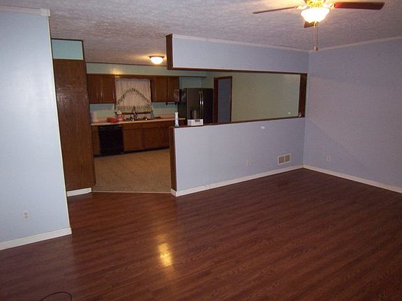 3rd image of 92 Delmar Dr