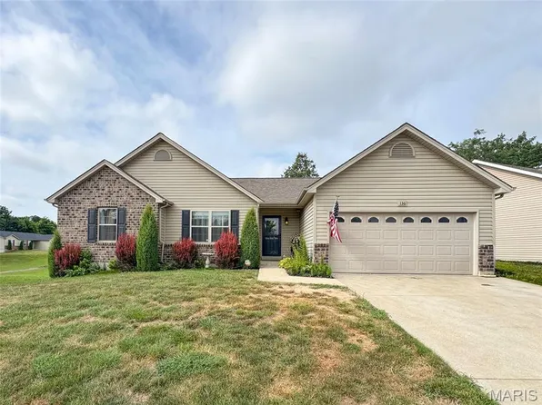 136 Liberty Grove Dr, Wentzville, MO 63385
