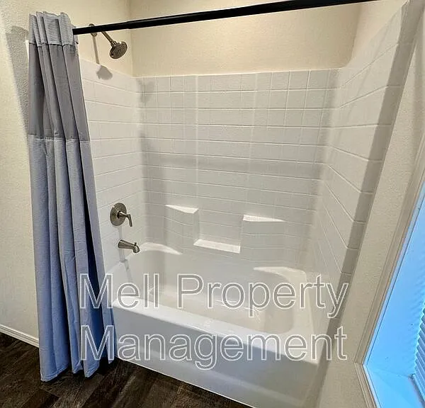 191 E Parkway Blvd — Photo 18