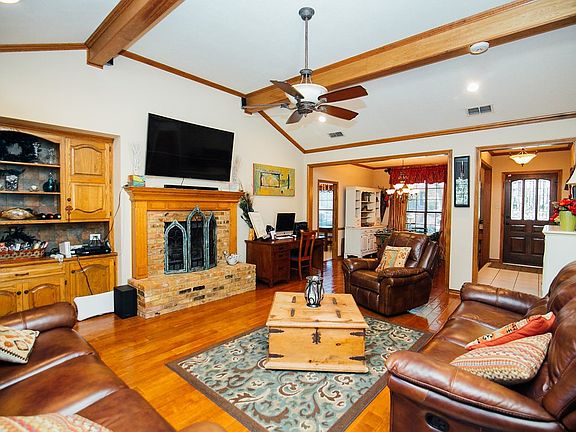 4th image of 6110 Stoneleigh Dr