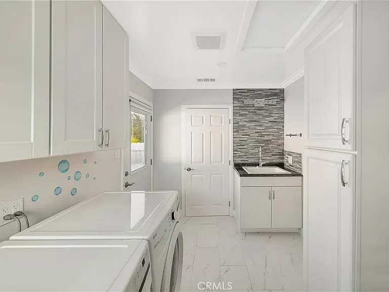 22907 Leonora Dr — Photo 31