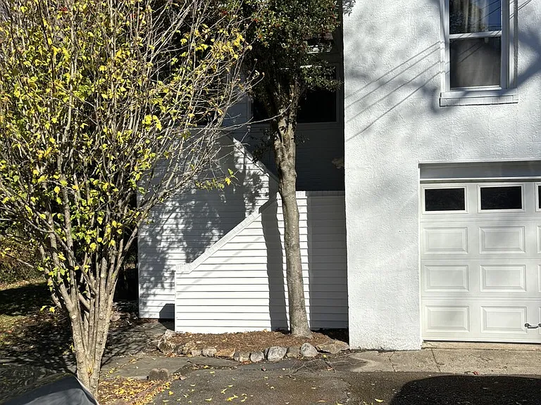 Gallows Rd — Photo 5