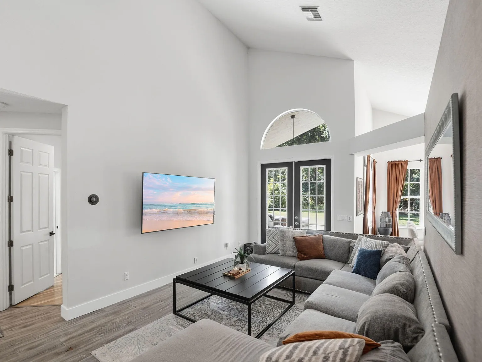 3 bed, 2.5 bath, 1821 sqft, $3,600 — Photo 4