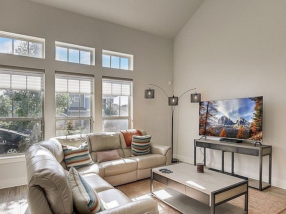 4th image of 710 Arrow Point Dr Unit 24