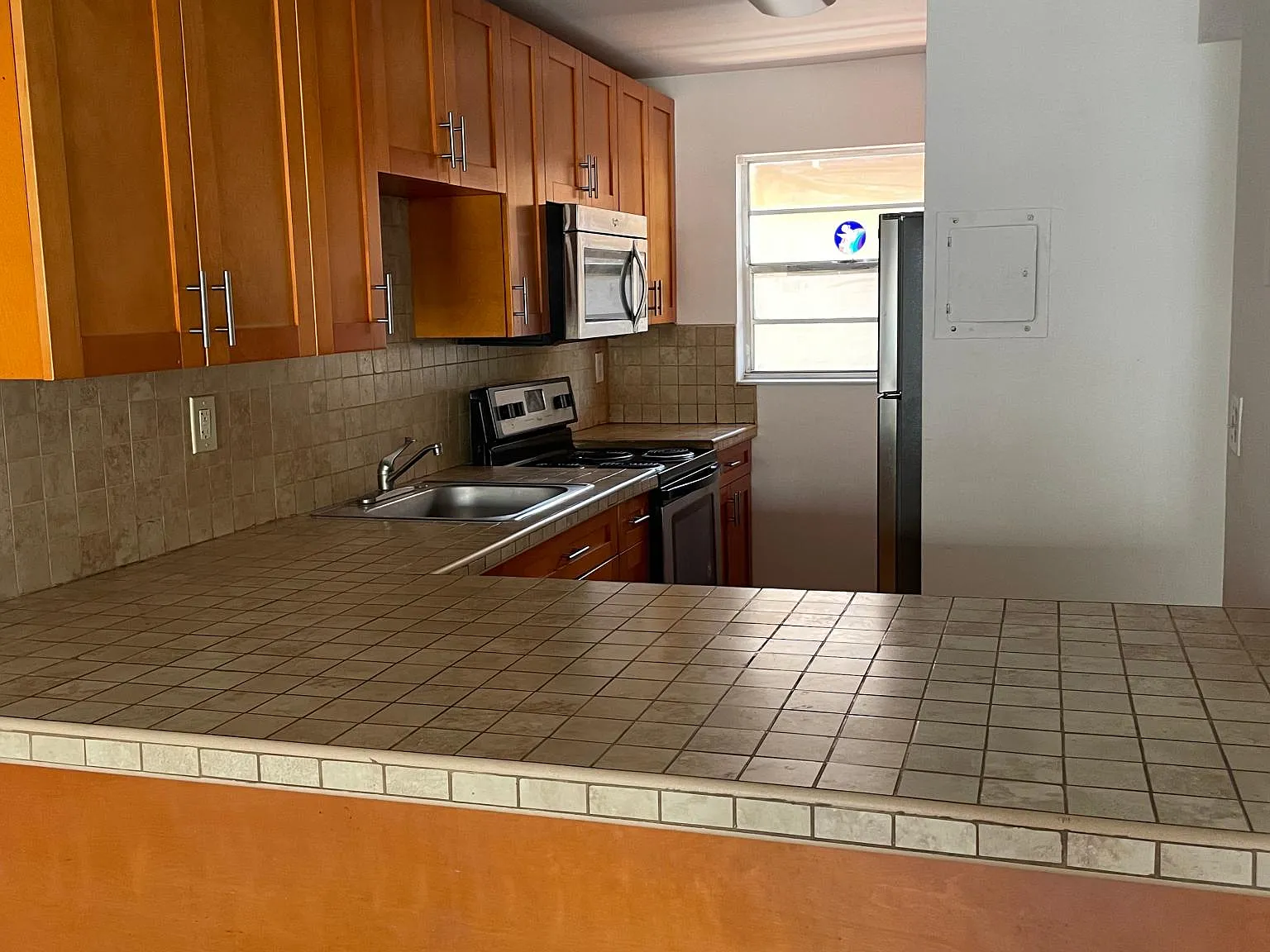 2 bed, 890 sqft, $1,900 — Photo 2