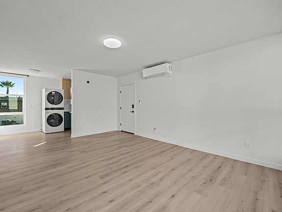 5th image of 2140 Howard Ave APT 18