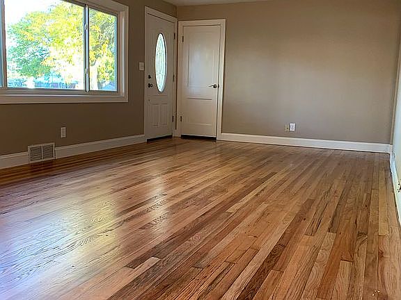 5th image of 208 Fairview Blvd