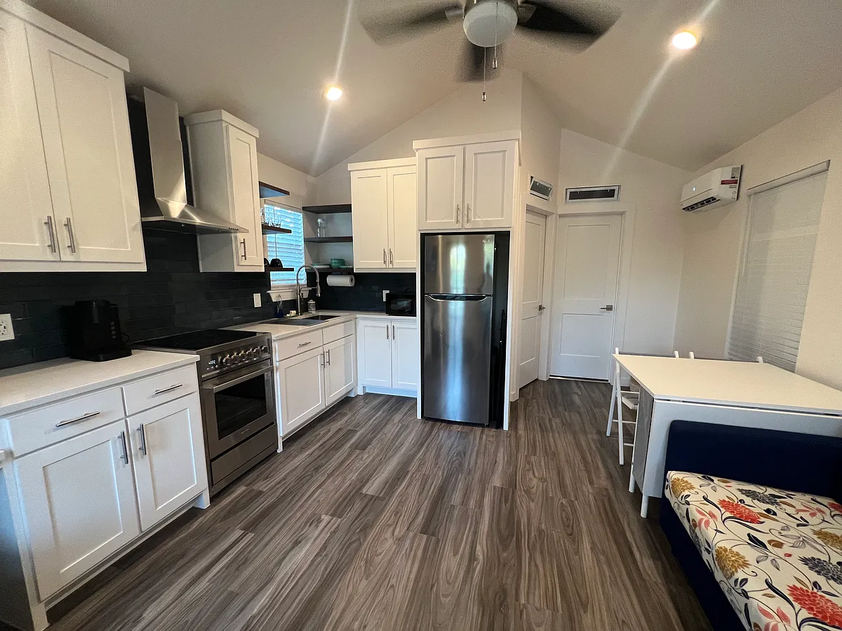 Building Photo - 807 Panorama Dr