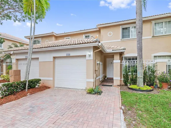 2238 NW 171st Ter #2238, Pembroke Pines, FL 33028