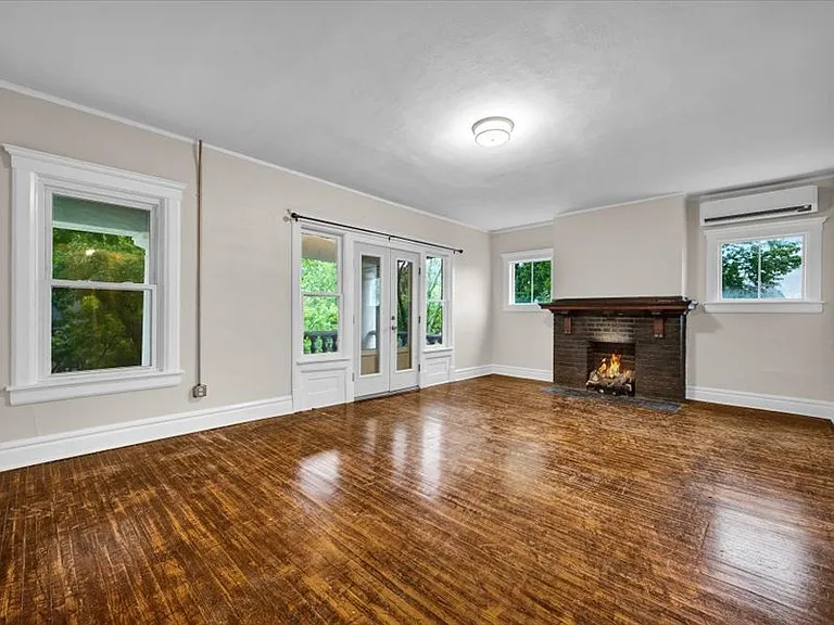 107 NE Roanoke Ave #C1 — Photo 4
