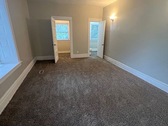 5th image of 711 SW Buchanan St APT 1