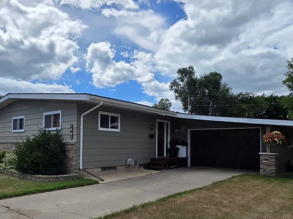640 9th Ave SW, Valley City, ND 58072