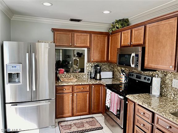 3rd image of 1255 Hazeltine Dr