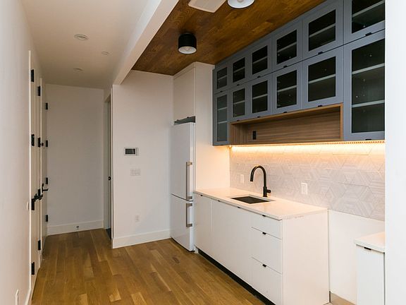 4th image of 195 Sullivan Pl #B3