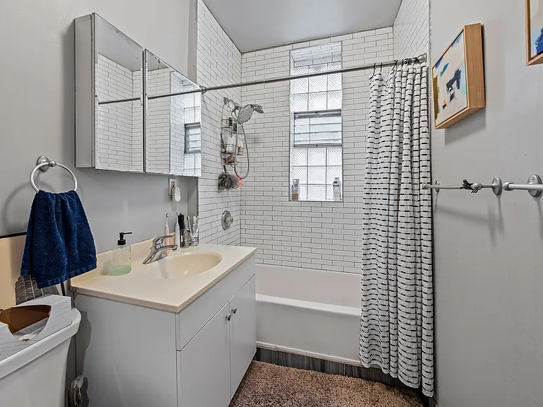 2335 N Oakley Ave #2 — Photo 6