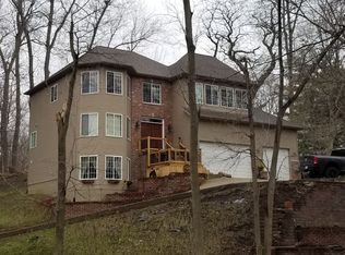 5 Walbrier Ct, Le Claire, IA 52753