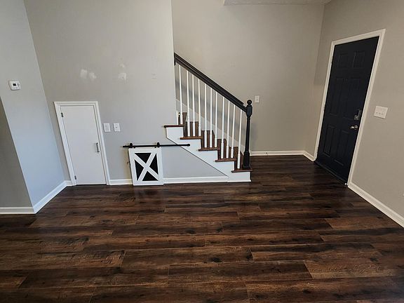 4th image of 826 Lower Park Pl