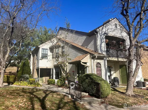 401 Sunshine Ct, Parlin, NJ 08859