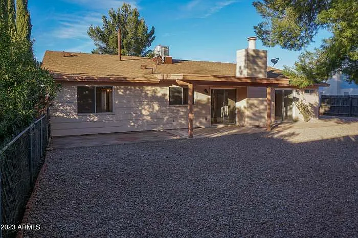 530 Hegge Dr — Photo 4