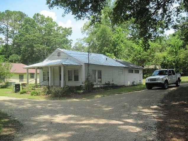 2nd image of 412 Woodbine Ave NW