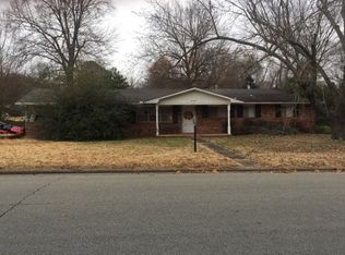 2200 N Hummingbird Ln, Fayetteville, AR 72703