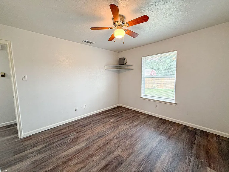 5413-5415 Brookhollow Dr — Photo 15