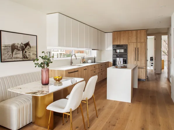 1110 Manhattan Avenue image 4 of 14