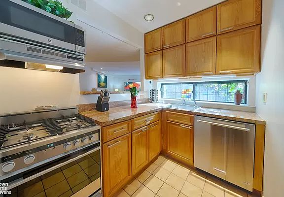 5th image of 3 Bedford St APT 1A