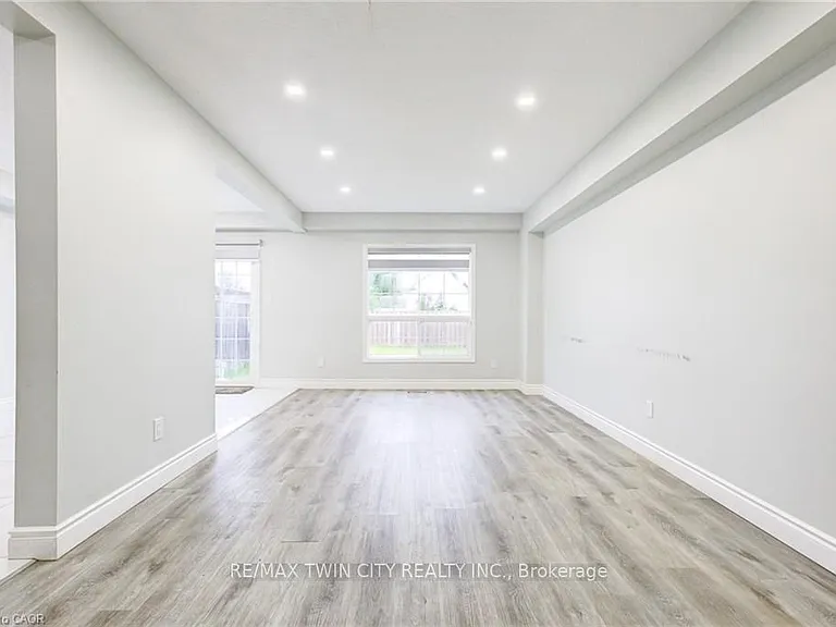 110 Commonwealth St — Photo 5