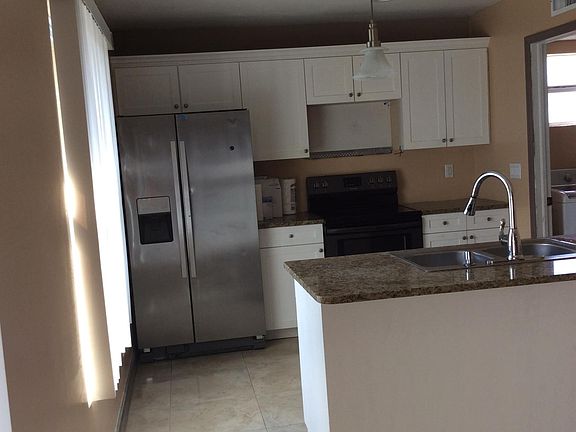 4th image of 306 SE 3rd St