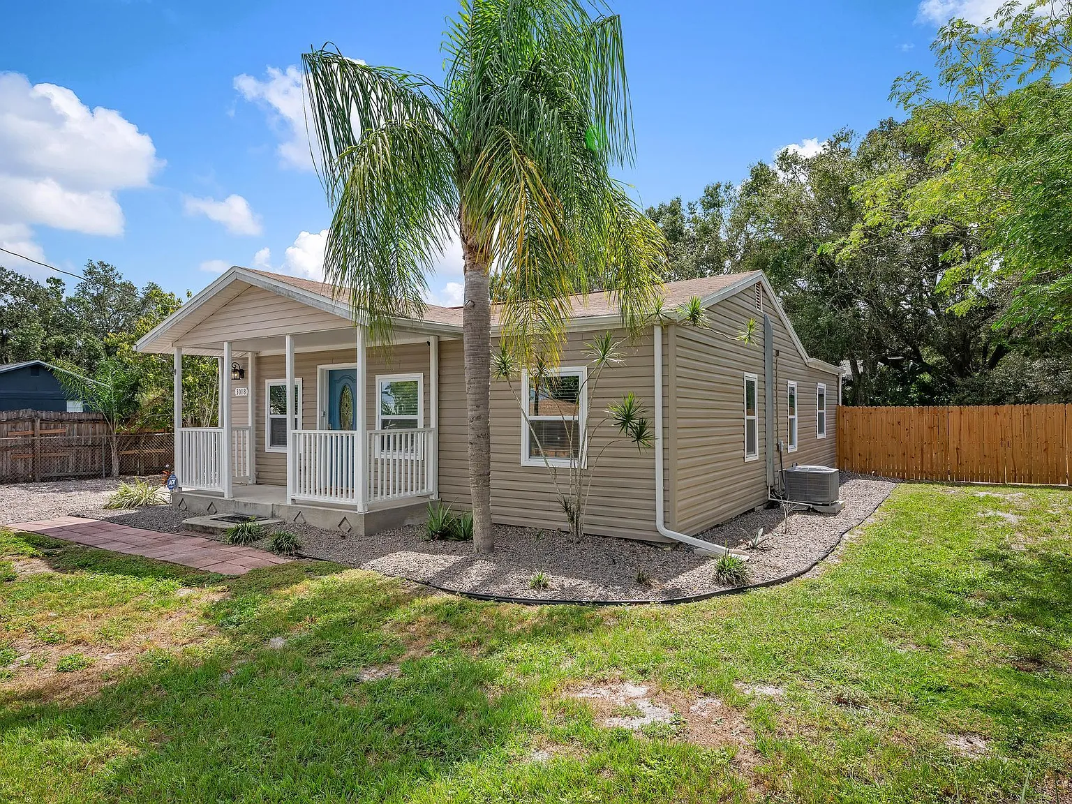 3 bed, 1626 sqft, $4,600 — Photo 2
