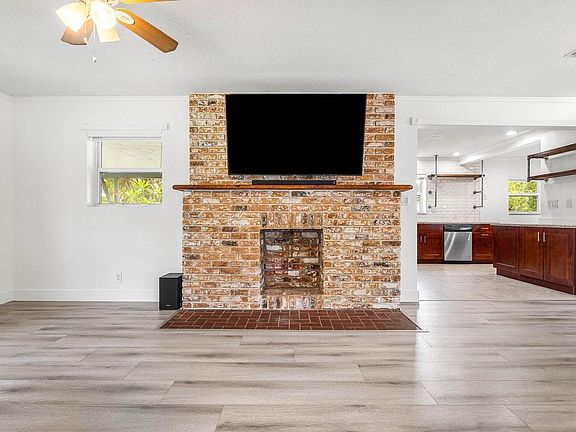 2nd image of 3250 SW 12th Avenue