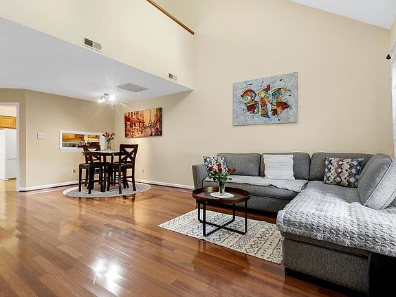 4th image of 46 Forest Oaks Dr