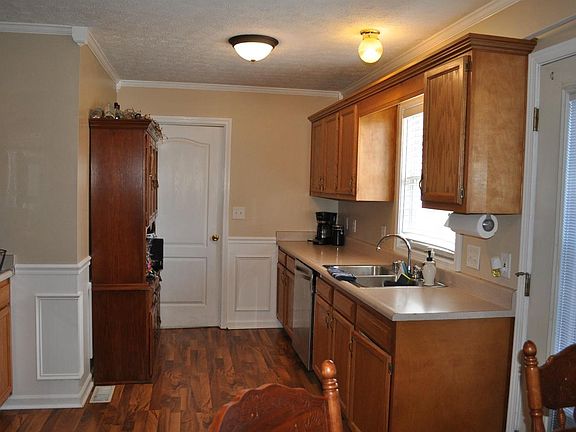 3rd image of 292 E Kentucky Ave