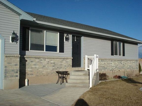 2nd image of 3079 E Larson Dr