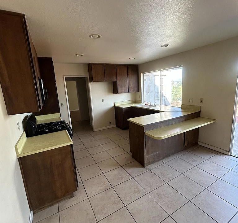 1st image of 15170 Kingsway Dr